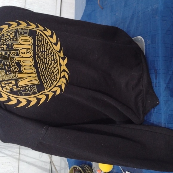 Modelo Black Hoodie with Lion Logo&Crew Neck t shirt - Picture 3 of 7